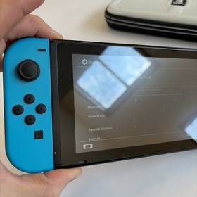 NINTENDO SWITCH CONSOLE HAC-001 With CHARGER & Case Joycons Oem TESTED