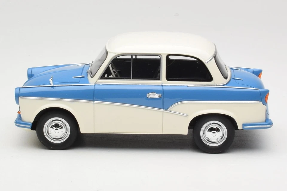 BOS035 Trabant P50 Light Blue Cream BOS 1/18 - Bild 3 von 4