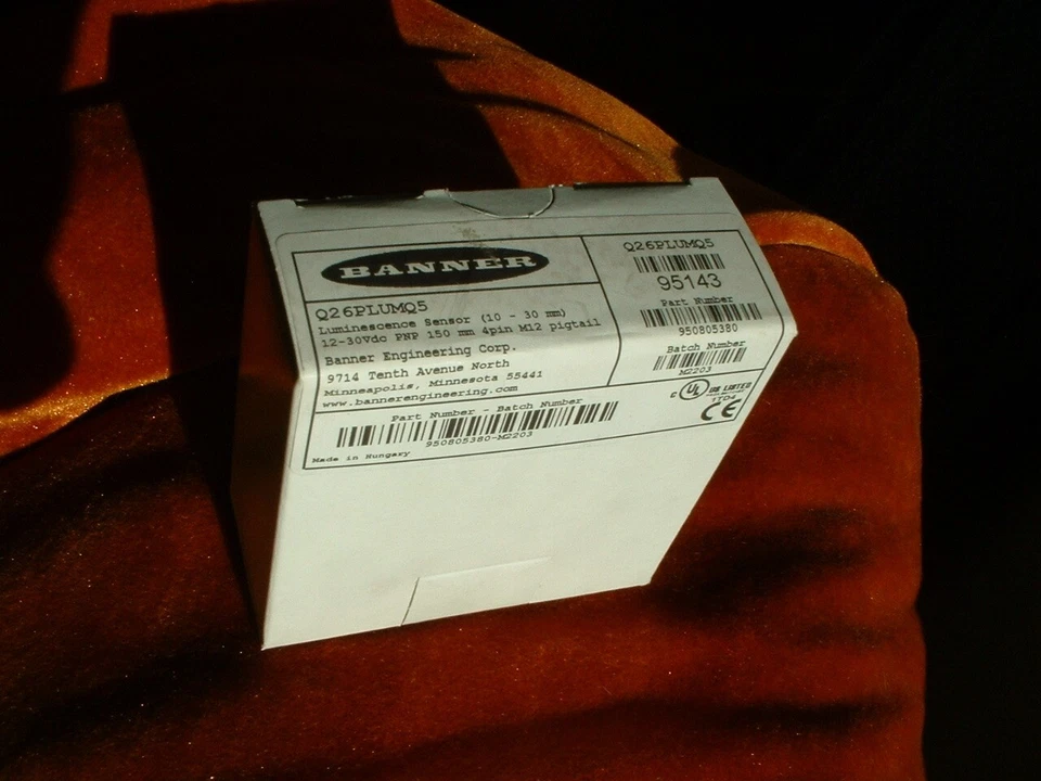 Banner Engineering Corp. Q26PLUMQ5 Luminescence Sensor New In Box PN 950805380