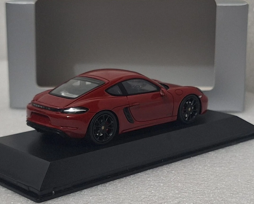 Porsche 718 (982) Cayman GTS Carmine Red 1:43 Minichamps WAP 020 420 0J (7) - Image 2 of 4