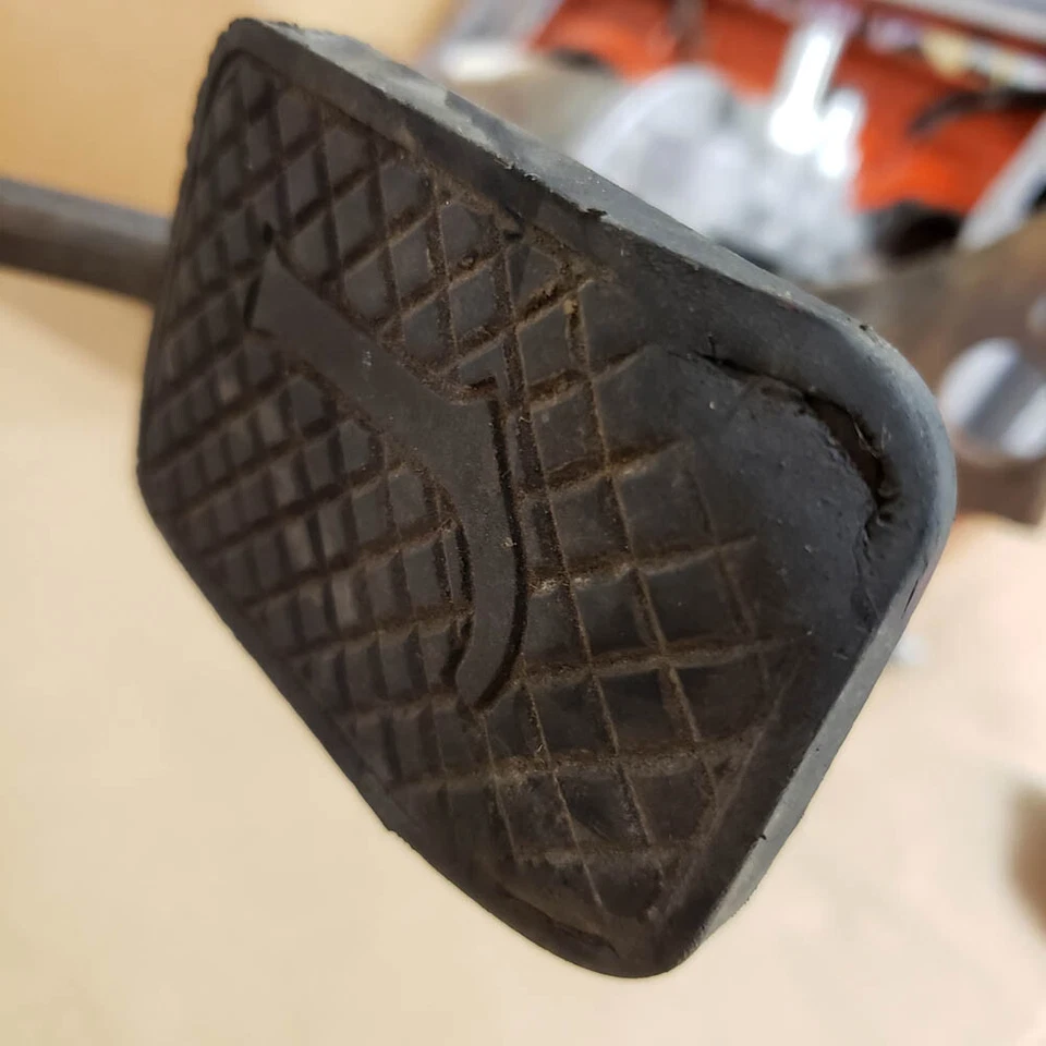 Pedal de freno Jaguar Mark X 1964 original OEM y carcasa y cilindros maestros Foto 3 de 4