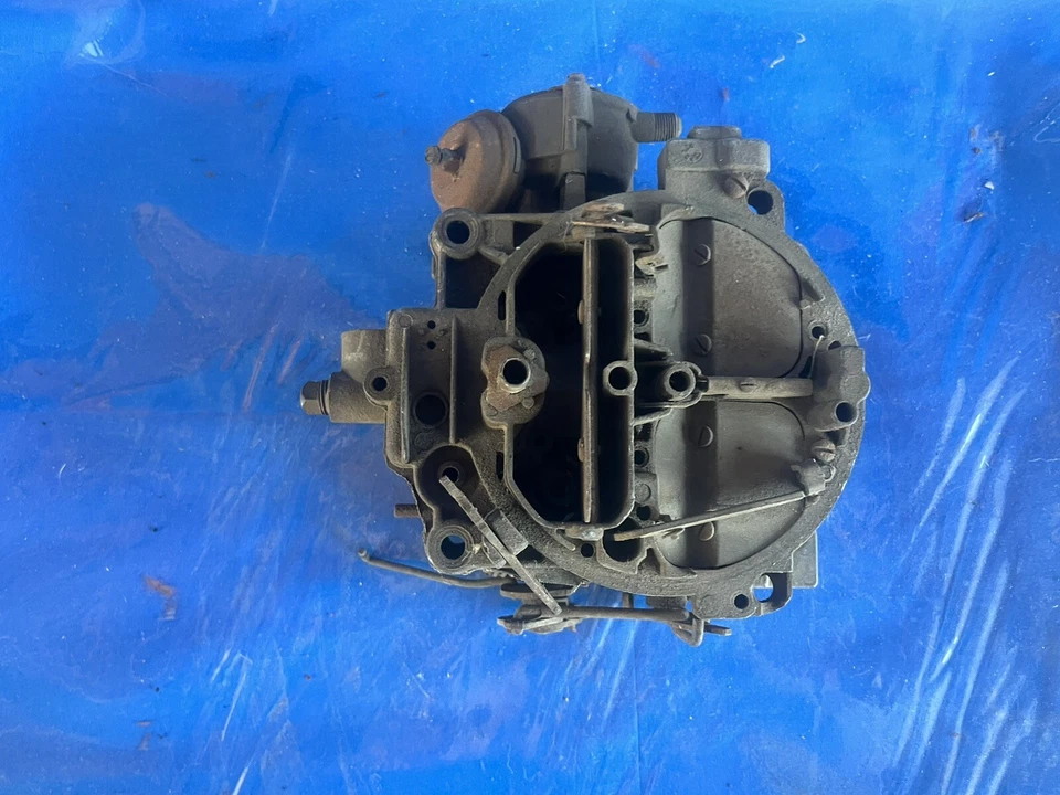 Carburador usado 1966 Buick Electra Wildcat 401 ci Calif A/T fundido 7036240 fecha A6 Foto 2 de 4