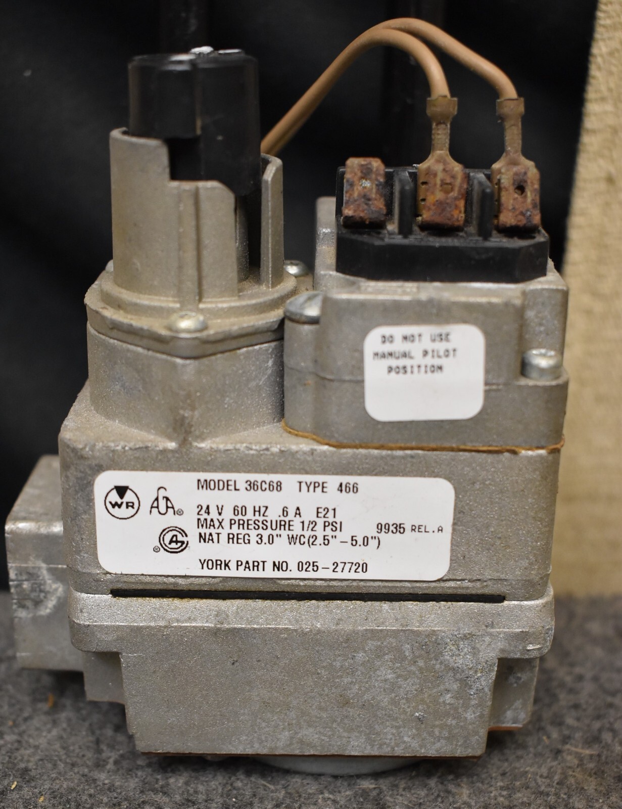 White-Rodgers Manifold Gas Valve 3/4 x 3/4 36C68-466 York 025-27720 .6A ...