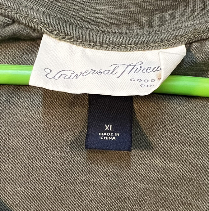 Universal Thread Women's Ruffle Shoulder Shirt Ol… - image 3