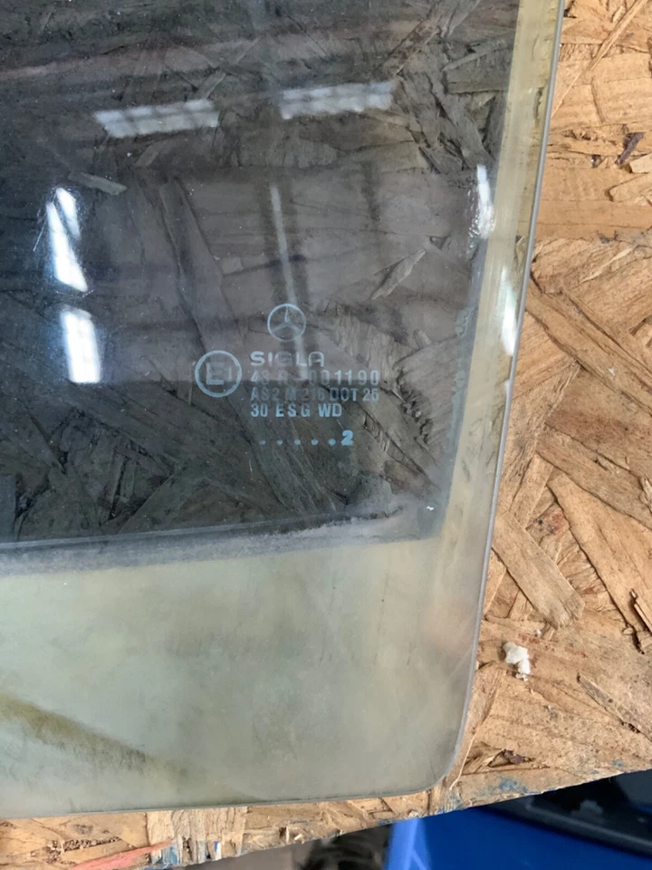 Mercedes-Benz 400E 1992 puerta delantera izquierda ventana vidrio OEM Foto 2 de 3