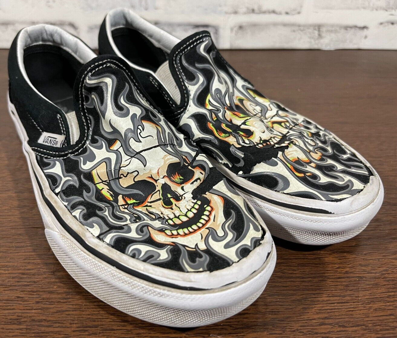 Vans Slip on Sneakers - 500714 - Mens Size 4 Womens Size 5.5 - Flaming Skull