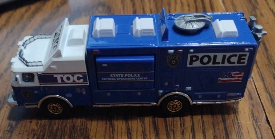 2012 Matchbox Real Working Rigs State Police E-ONE Mobile Command Vehicle RW022 - Image 3 of 4