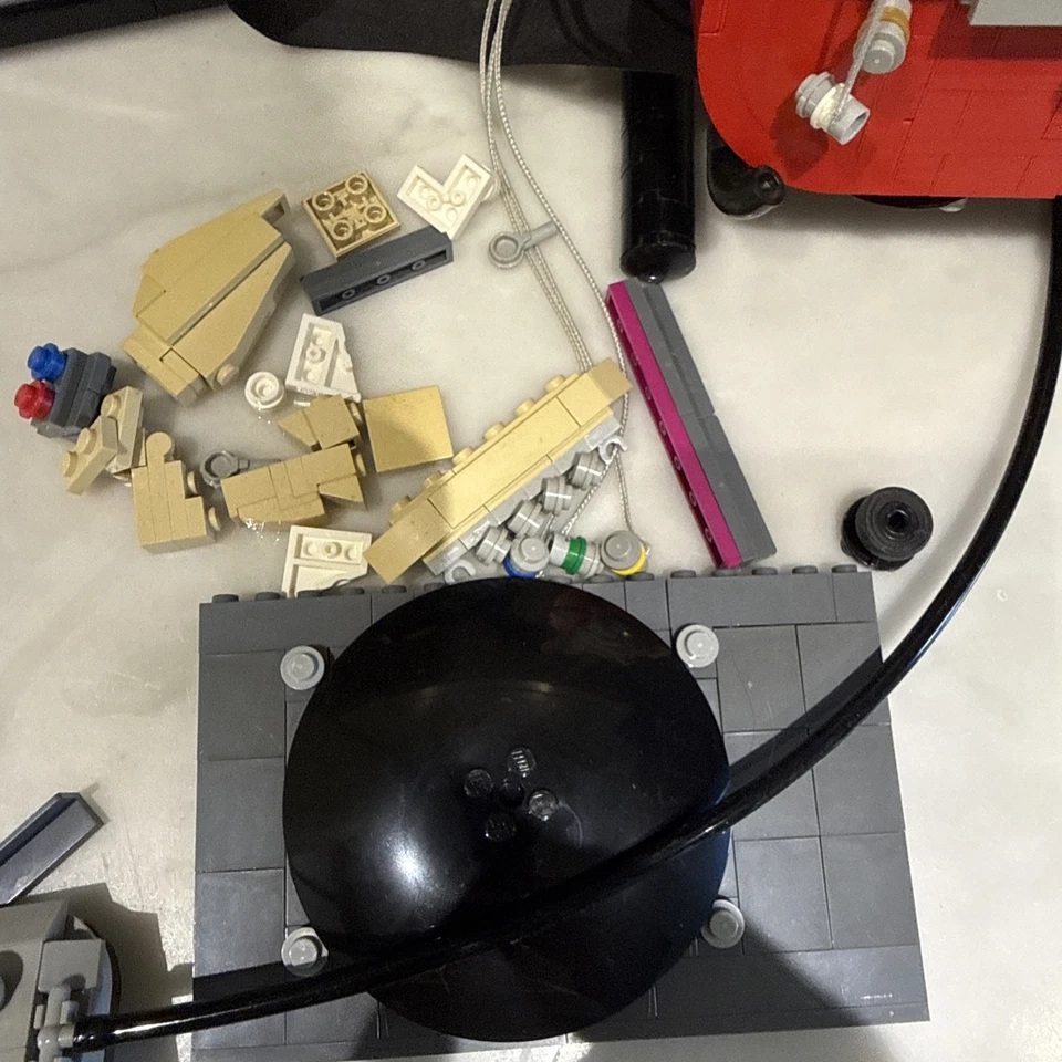 LEGO Ideas 21329 Fender Stratocaster, photo 3 of 5