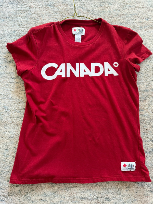 Vancouver 2010 Olympics Official Hudson's Bay Co women's Large Tshirt NEVER WORN