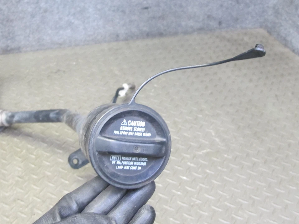 00-05 TOYOTA MR2 SPYDER ZZW30L TANQUE DE COMBUSTIBLE LLENADO CUELLO TUBO OEM Foto 3 de 4