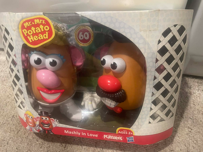 Playskool Mr. and Mrs. Potato Head 60th Anniversary Mashly in Love