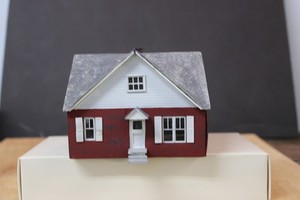 HO SCRATCH BUILT 1950S HOUSE READY TO USE