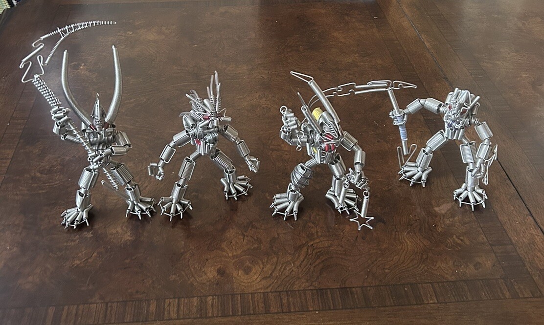 4) - Predator Alien Aluminum Wire Art Sculptures - Toyolink