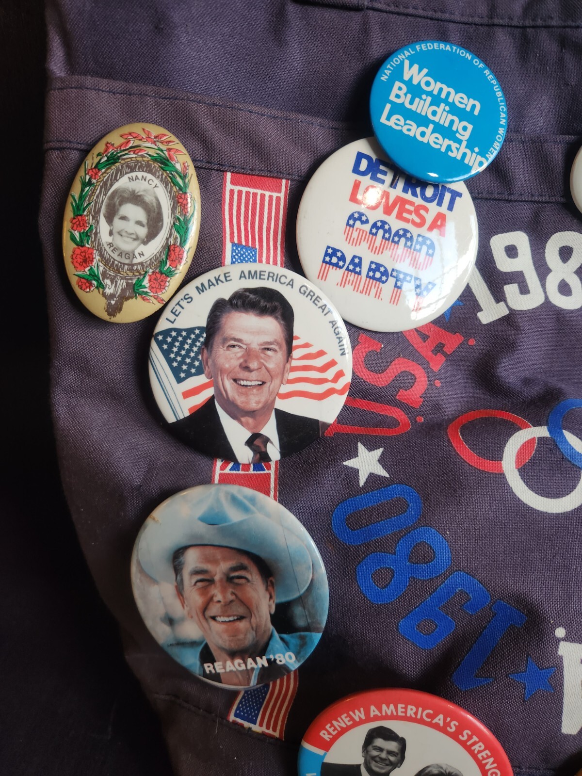 1980 REPUBLICAN NATIONAL CONVENTION REAGAN BUSH 1 OF A KIND TOTE BAG W/28 PINS