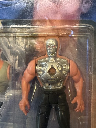 KENNER TERMINATOR 2 BATTLE DAMAGE WITH BLOW OPEN CHEST, NEW, 1992 - Picture 3 of 8