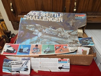 MONOGRAM 1/72 SPACE SHUTTLE CHALLENGER #5702 YEAR 1979 Box Super ROUGH AS IS!!