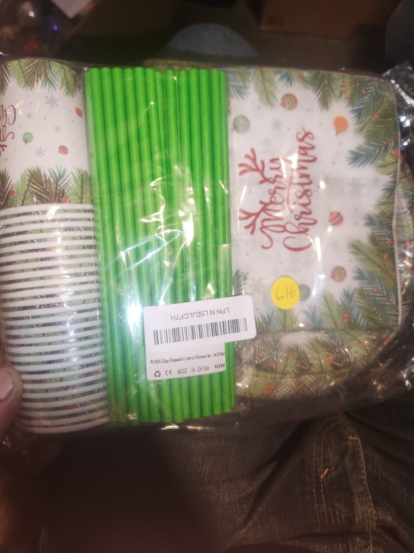 PUMYLES 125pcs Disposable Christmas Tableware Set ✨ Holiday Party Supplies ✨