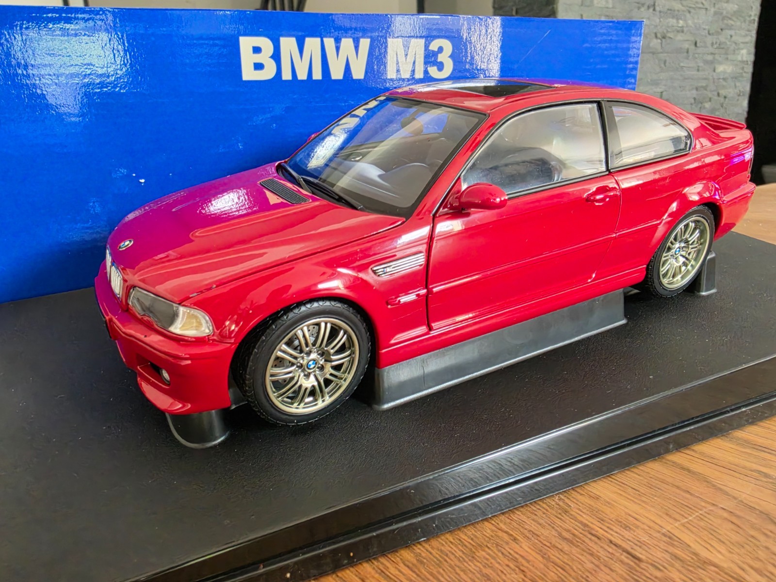 AUTOart 1:18 BMW M3 (E30) Sport Evolution Cecotto Edition Rot – Sammlungsauflösung im unberührten Originalkarton – Bild 3