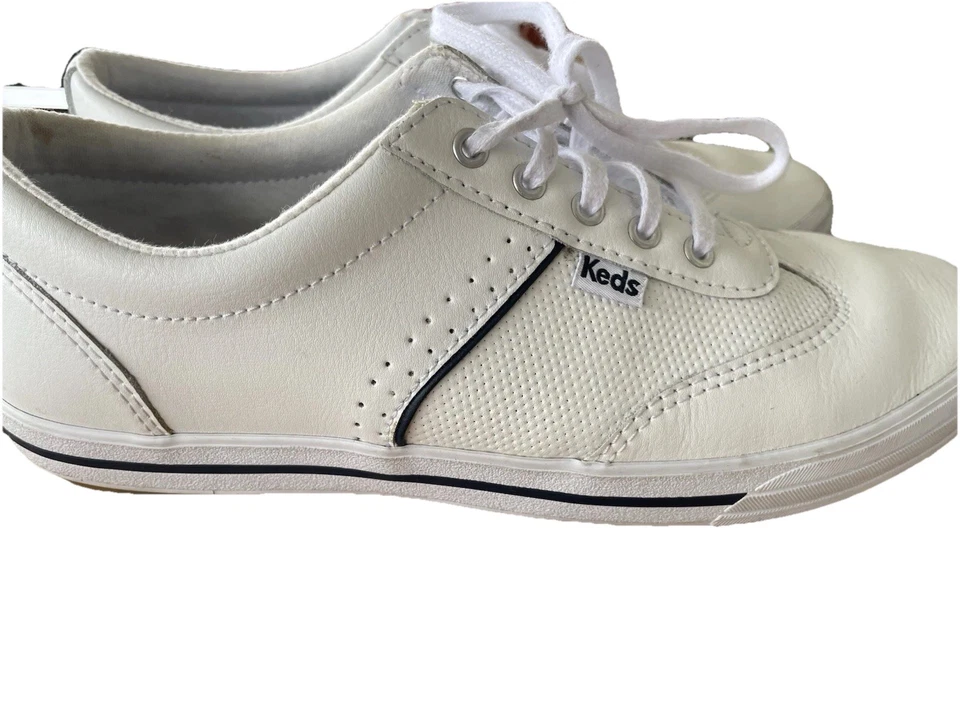 Tenis Keds clásicos blancos para mujer. Buen Estado Talla 7.5 US Foto 2 de 4