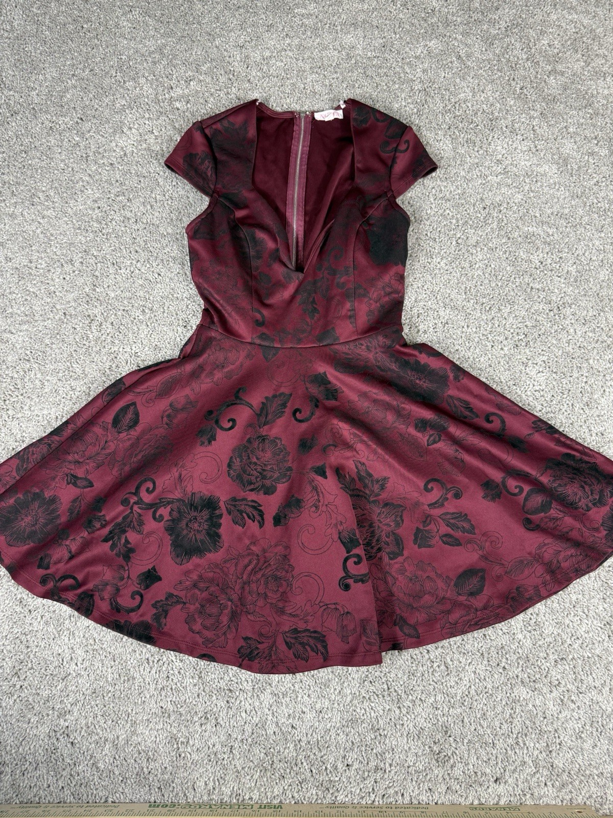 Agaci Women’s Floral Skater Dress Size Small Burgundy Floral Short V Neck
