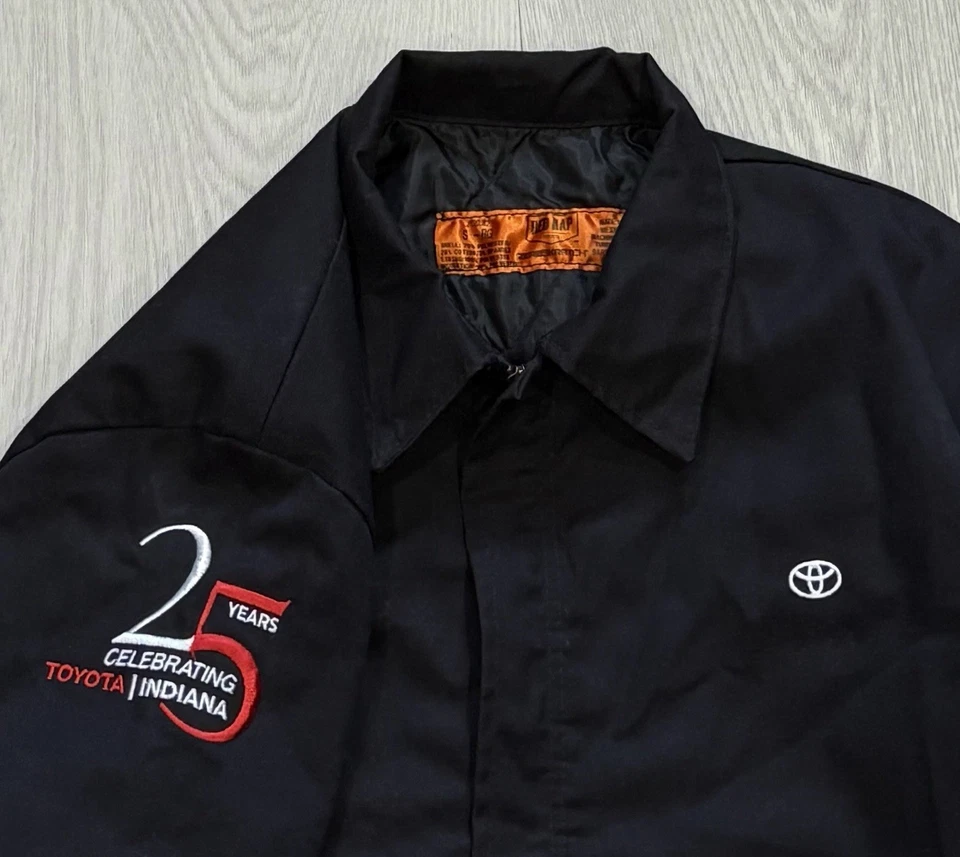 Chaqueta de bombardero Toyota acolchada de colección años 90 roja Kap ropa de trabajo mecánica para hombre pequeña Foto 4 de 4