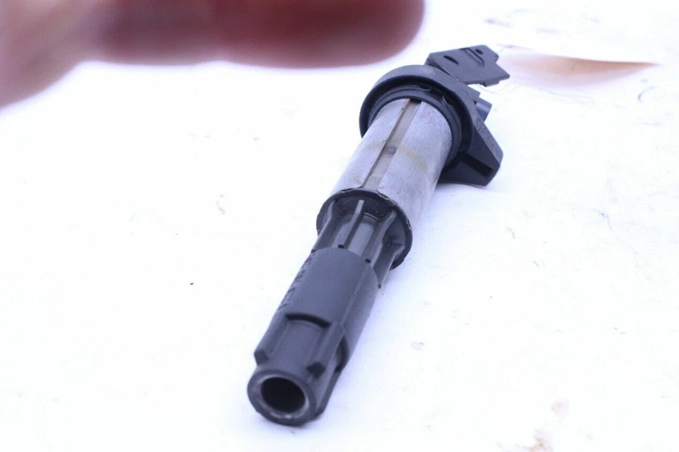 BMW 330i 2005 bobina de encendido encendedor OEM usado Foto 3 de 4