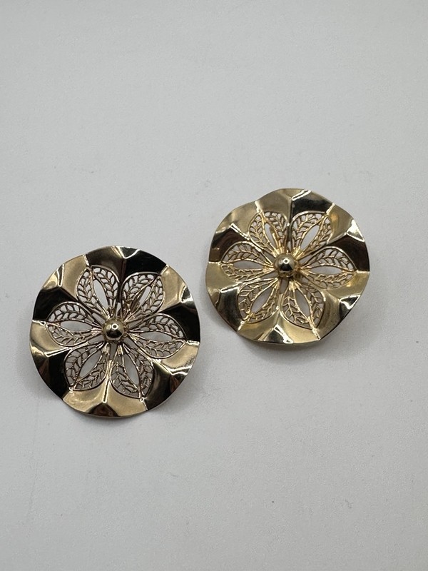 SAC Signed Sarah Coventry Clip On Earrings Gold Tone Sand Dollars Filigree 