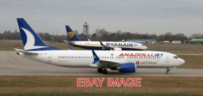 FOTO FLUGZEUG TC-LAG ANADOLU JET BOEING 737-8 MAX UND EI-EKT STN 280123 AT L