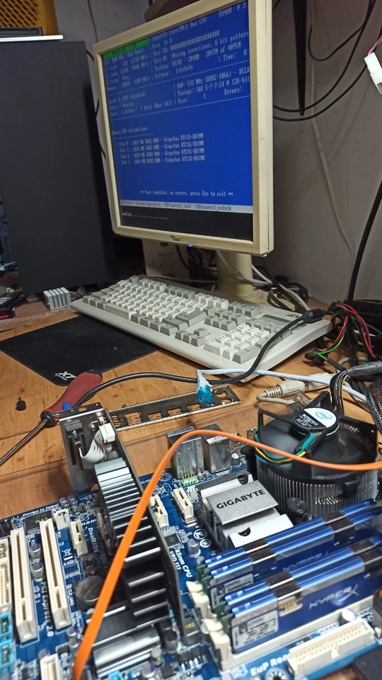 Kit of 4x1GB Kingston HyperX KHX8500D2K4/4G  DDR2 1066MHz PC2-8500 RAM 2.2V - Image 4 of 4