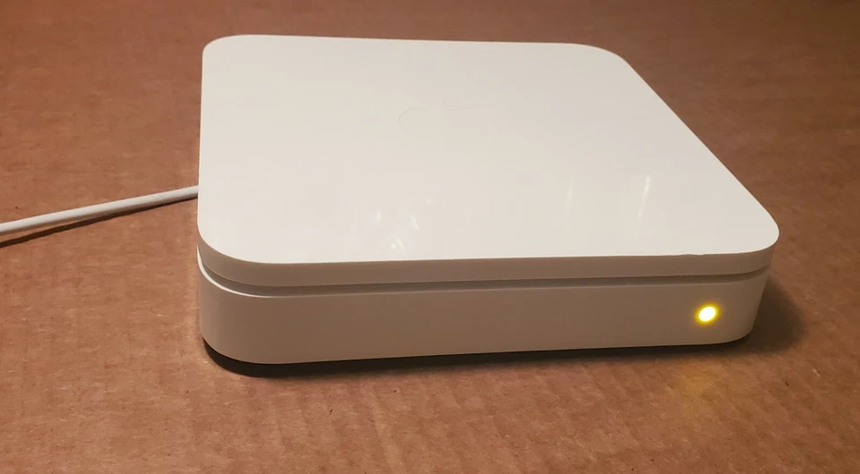 Apple AirPort Extreme 5-Port Gigabit Wireless N Router A1408 - Image 2 of 4