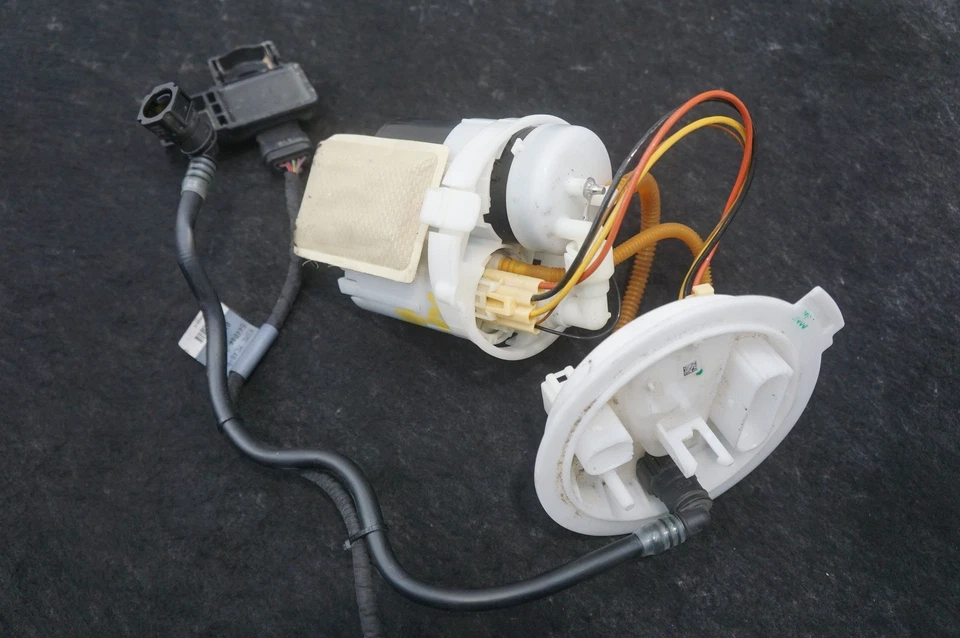 Conjunto de bomba de tanque de combustible de gasolina OEM 8W0919087J Audi S5 B9 2018-2024 Foto 3 de 4