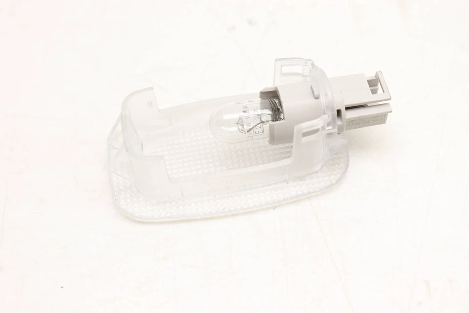 Mercedes-Benz GLC300 2016-2019 - Luz interior 2218200401 Foto 2 de 4