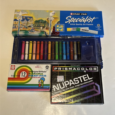 COLLECTION OF ART OIL PASTEL COLOR STICKS CRAY-PAS, SAKURA, PRISMACOLOR NUPASTEL