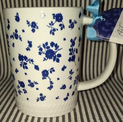 NWT LRG COBALT BLUE & WHITE FLORAL 20oz SUNDAY MORNING ARTISANAL COFFEE MUG CUP