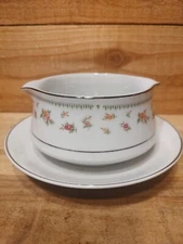 Abingdon gravy boat with attached underplate