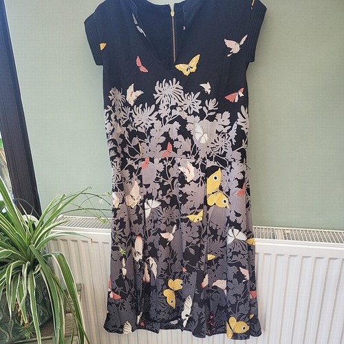 oasis dress 14 lovley cap sleeves, pleated skirt, beautiful butterfly design