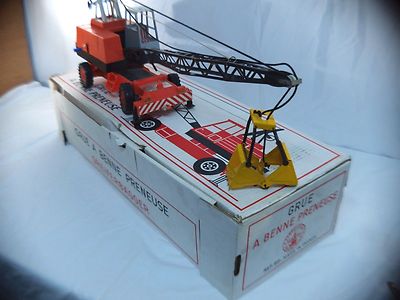 Grue Joustra N°911 Avec Benne Preneuse - Tôle Rouge - RARE En Boîte (63 Cm) - Avec Manques