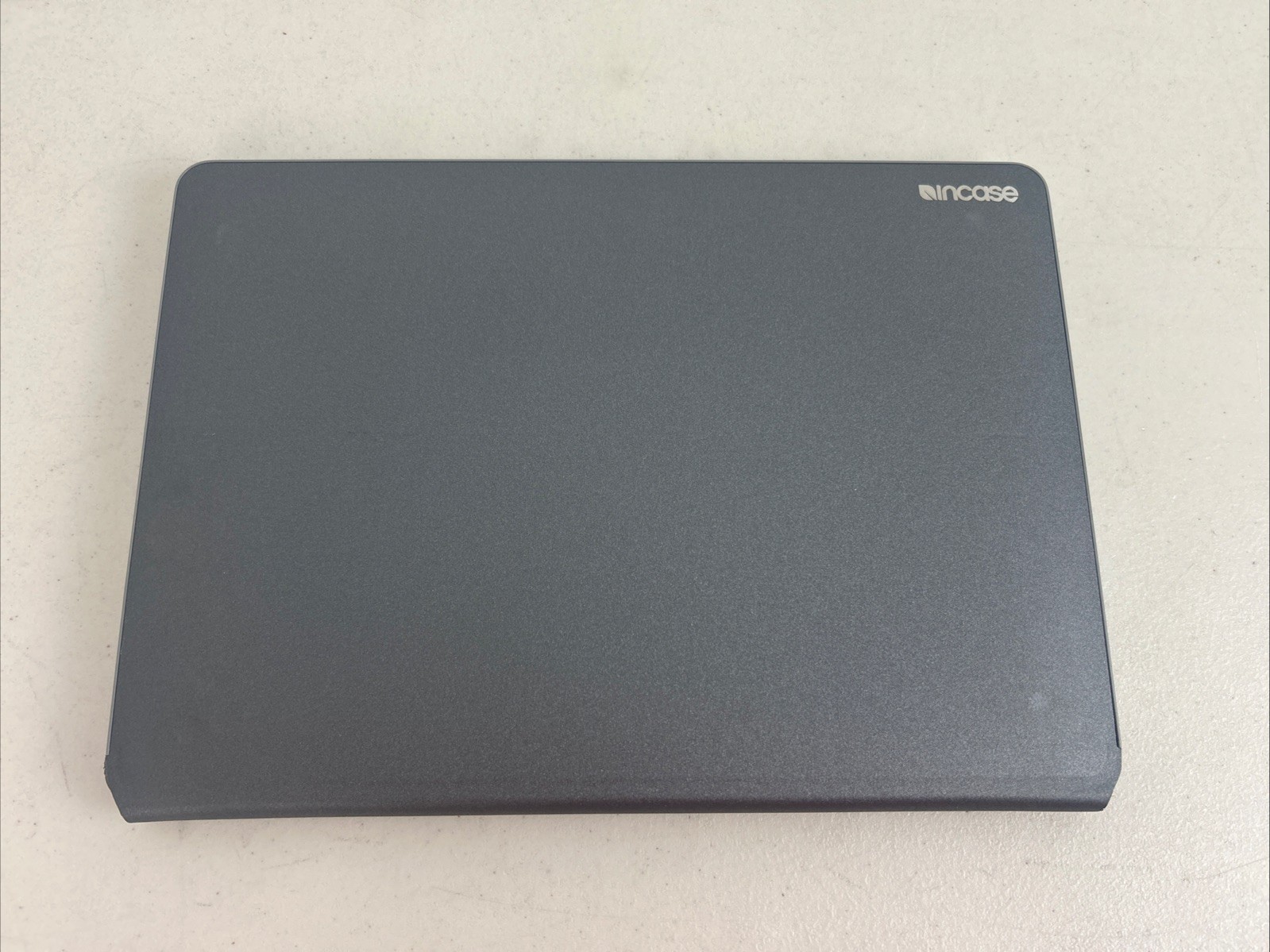 Incase Snap Jacket Plastic 13&rdquo; MacBook Pro Thunderbolt 3 USB-C Gray