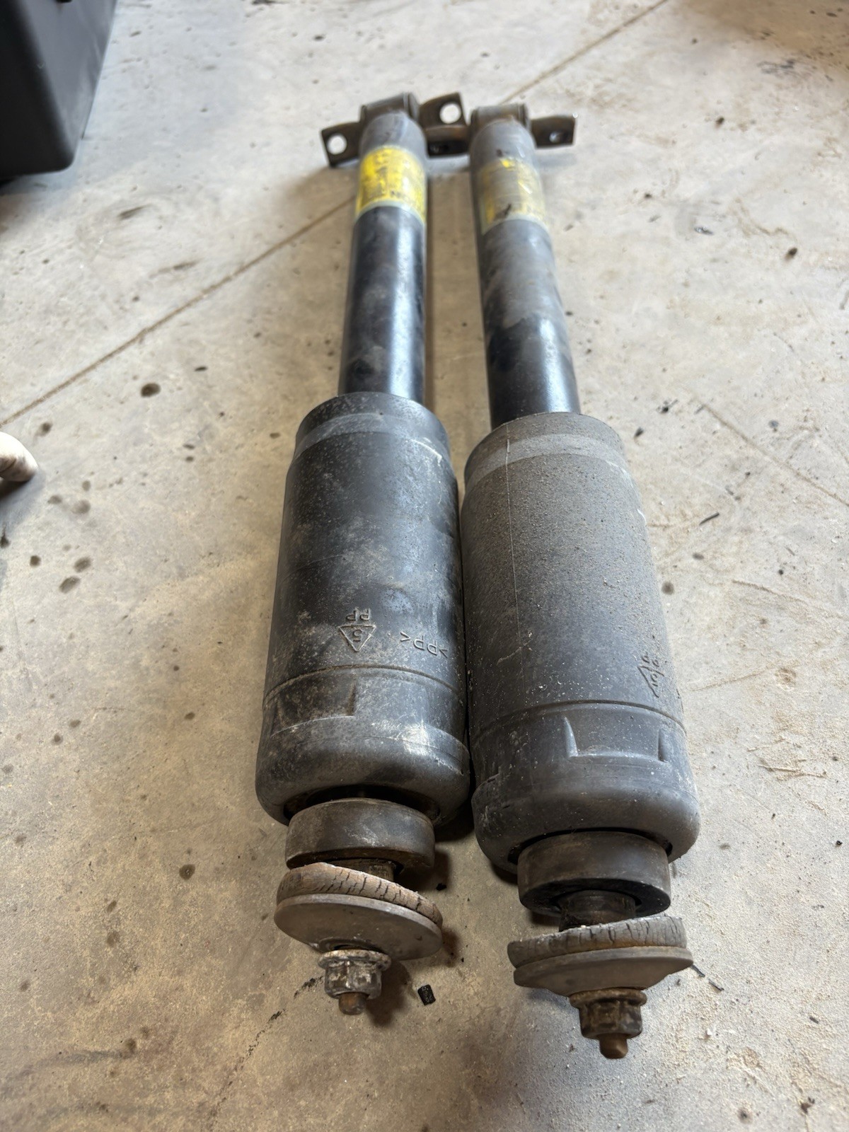 05-13 CHEVROLET CORVETTE C6 FRONT LEFT RIGHT SHOCK STRUT ABSORBER SET OEM