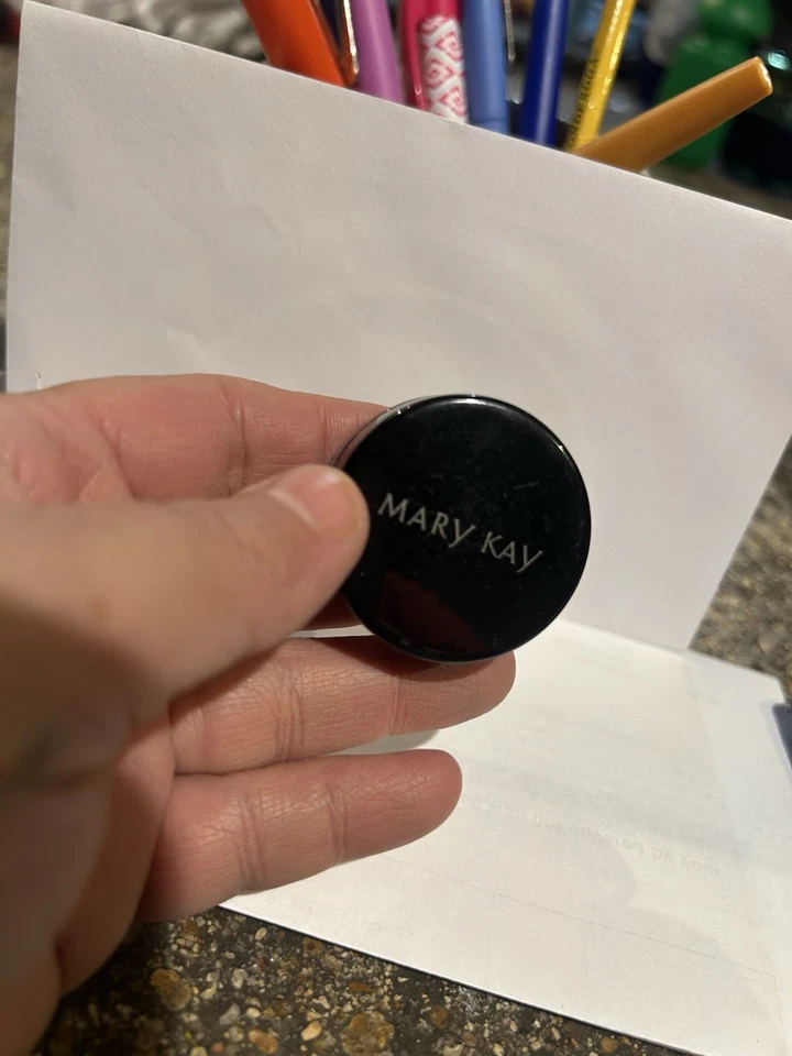 Mary Kay Cream Eye Color Iced Cocoa #025870 Full Size - Image 2 of 3