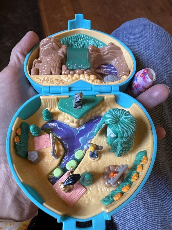 Bluebird Disney Polly Pocket Pocahontas Home Playset Miniature Toy 1995 Vintage - Image 2 of 4