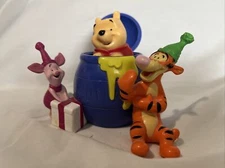 Decopac Winnie the Pooh Cake Toppers Pop up Honey Pot & Honey Pot Splash