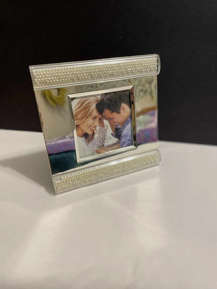 Marco de fotos plateado Lenox Jubilee Pearl de 5,5” de diámetro venta al por menor $110+ Foto 4 de 4