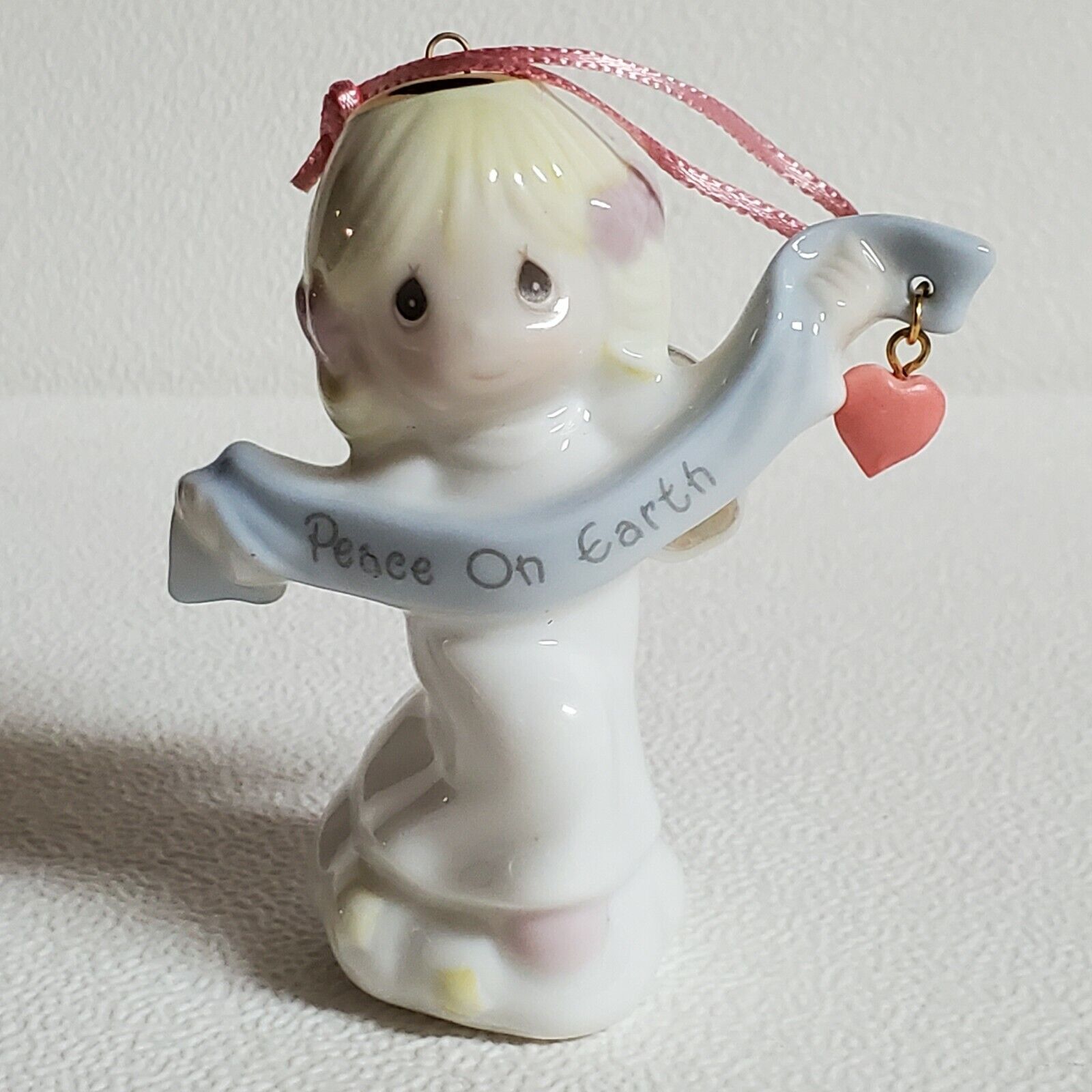 Avon Precious Moments Angel Hanging Christmas Ornament Peace On Earth Heart
