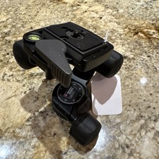 Manfrotto 460MG 3-Way, Pan-and-Tilt Head with 1/4"-20 Mount & Plate EUC