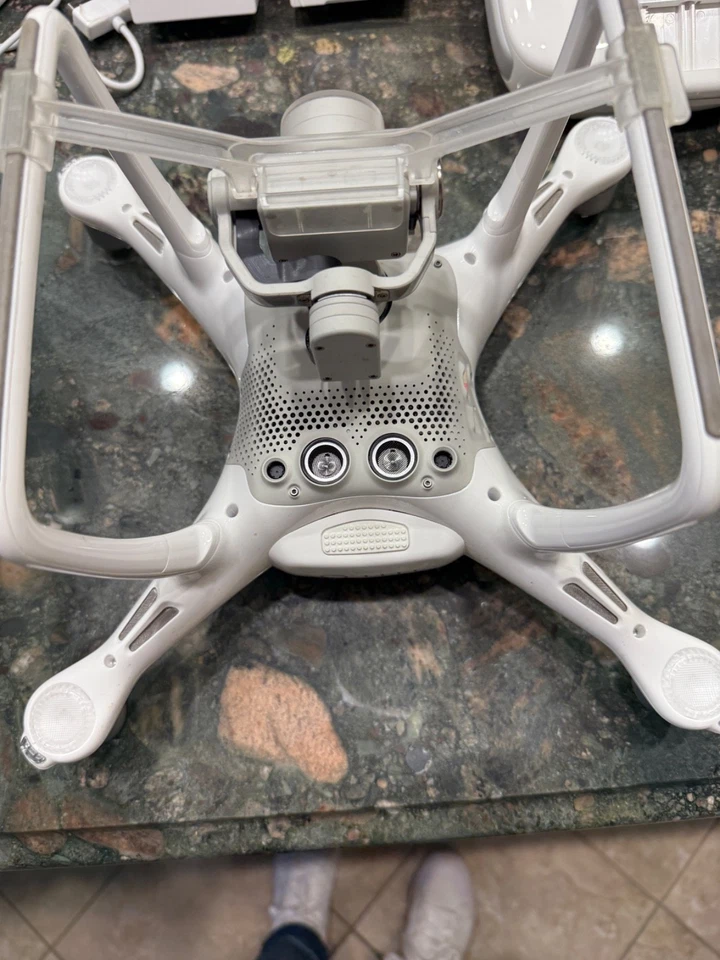 DJI Phantom 4 Drone - White (PHANTOM4) - Image 3 of 4