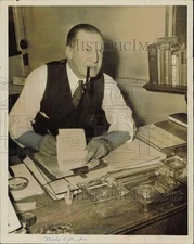 1955 Press Photo Robert Fabian of Scotland Yard Writes Report at His Desk, UK