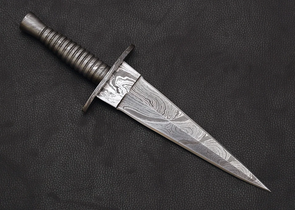 CUCHILLO RASTREADOR DE CAZA COMANDO ACERO DAMASCO HECHO A MANO PERSONALIZADO CON CUERO Foto 4 de 4