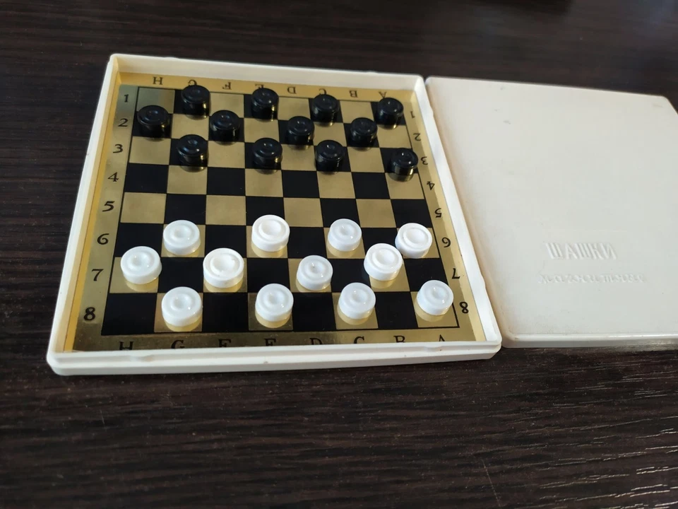 Vintage Soviet magnetic checkers hiking pocket mini-game souvenir USSR - Image 2 of 4