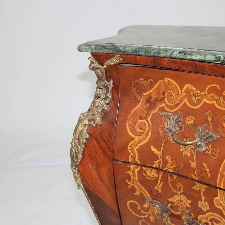 Bomba incrustada estilo Louis XIV Kingwood, Ormolu, mármore e madeira acetinada cômoda 20ºC - Imagem 3 de 4